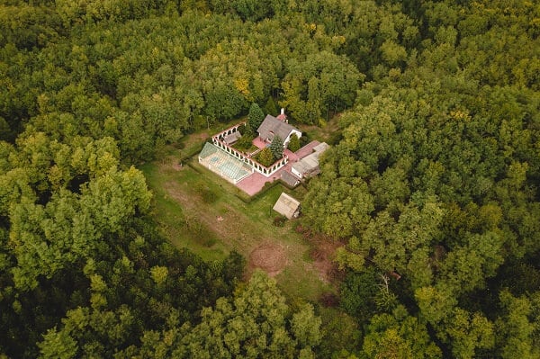 Napmajor Farm, location of meditation and yoga retreat in Hungary.